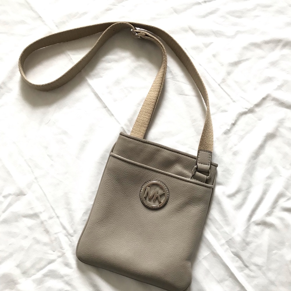 SOLD ON MERCARI MICHAEL KORS // Crossbody Bag